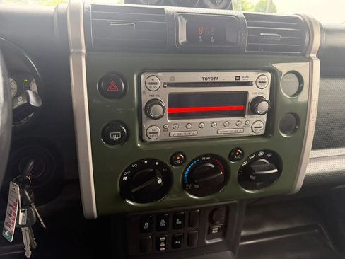 Used 2014 Toyota FJ Cruiser 4WD w/ Upgrade Package image 5