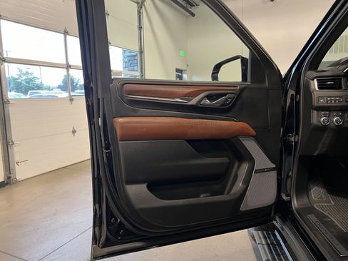 Used 2024 GMC Yukon Denali Ultimate AWD/4WD image 30