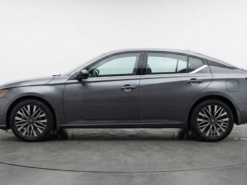 Used 2025 Nissan Altima 2.5 SV image 5