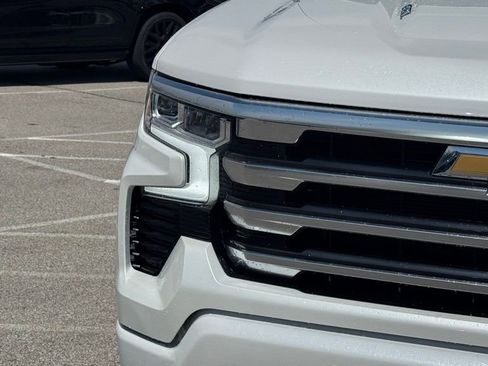 Used 2024 Chevrolet Silverado 1500 High Country w/ High Country Premium Package AWD/4WD image 6