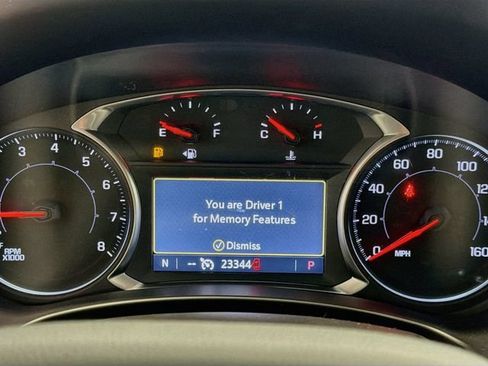 Used 2024 GMC Terrain SLT FWD image 11