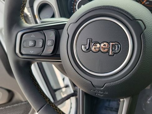 Certified 2025 Jeep Gladiator Sport image 25