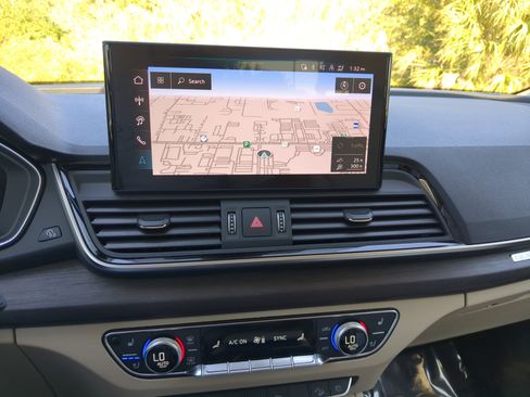 Certified 2025 Audi Q5 2.0T Premium Plus image 25