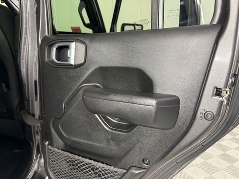 Used 2022 Jeep Wrangler Unlimited Rubicon image 33