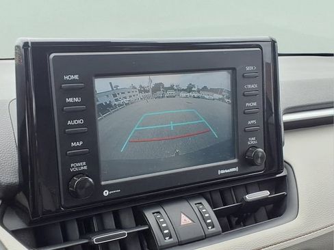 Used 2021 Toyota RAV4 XLE Premium AWD/4WD image 8