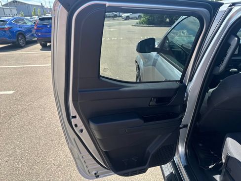 Used 2025 Toyota Tacoma SR5 AWD/4WD image 35