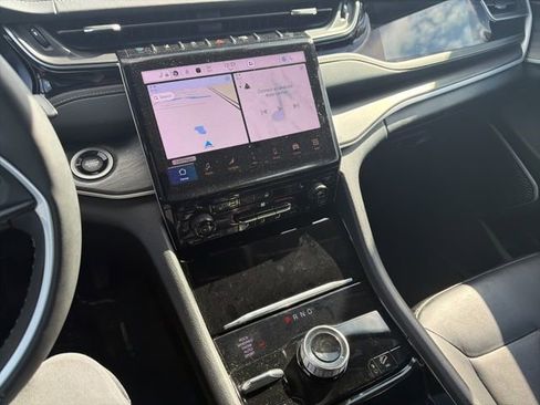 Used 2022 Jeep Grand Cherokee Limited 4xe image 11