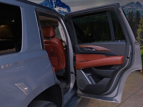 Used 2019 Cadillac Escalade Luxury image 34