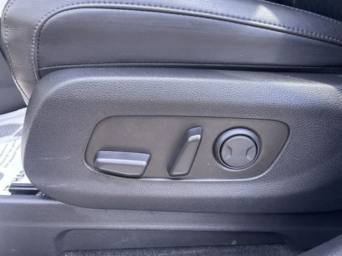 Used 2024 Kia Carnival LX image 20