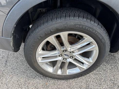 Used 2017 Ford Explorer XLT w/ Equipment Group 202A AWD/4WD image 4