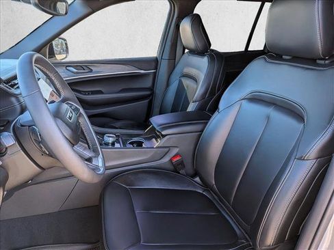 Used 2024 Jeep Grand Cherokee Limited w/ Black Appearance Package image 11