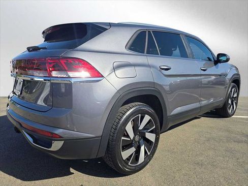 Used 2025 Volkswagen Atlas Cross Sport SE FWD image 4