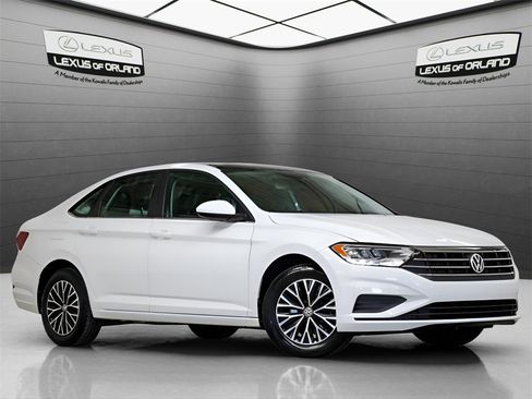 Used 2019 Volkswagen Jetta SE image 1