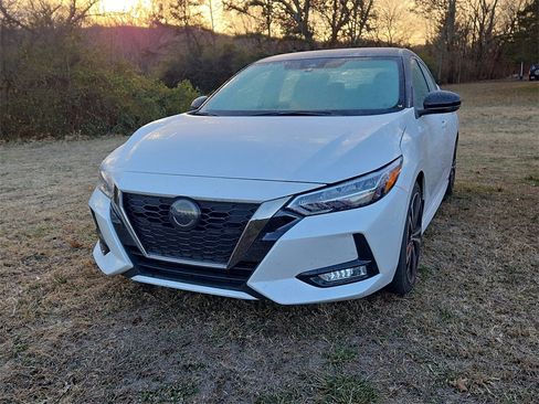 Used 2023 Nissan Sentra SR image 1