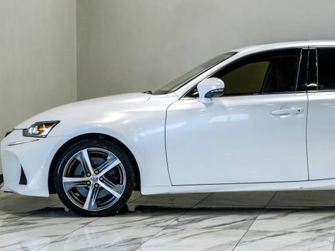 Used 2017 Lexus IS 200t w/ Premium Package RWD image 14