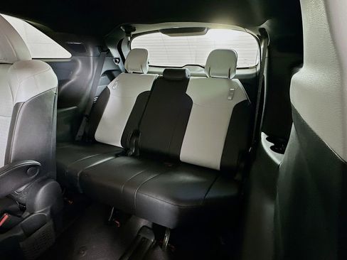 Used 2025 Toyota Sienna XSE w/ XSE Plus Package image 27