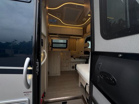 Used 2020 Mercedes-Benz Sprinter 3500 image 28