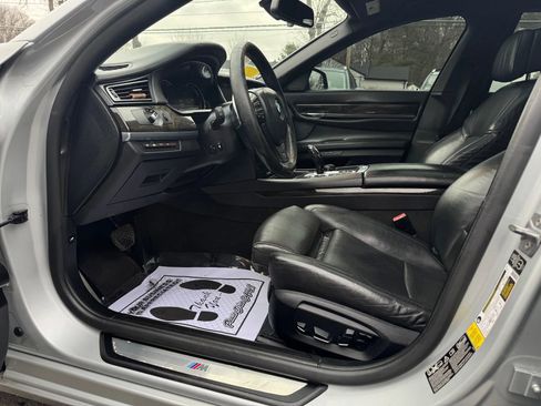 Used 2015 BMW 750Li xDrive image 12