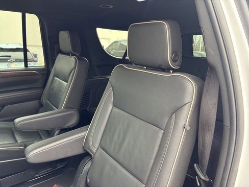 Used 2023 Chevrolet Suburban Premier AWD/4WD image 18