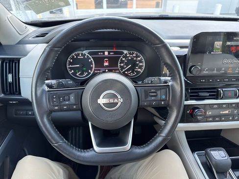 Used 2022 Nissan Pathfinder SL w/ SL Premium Package FWD image 13