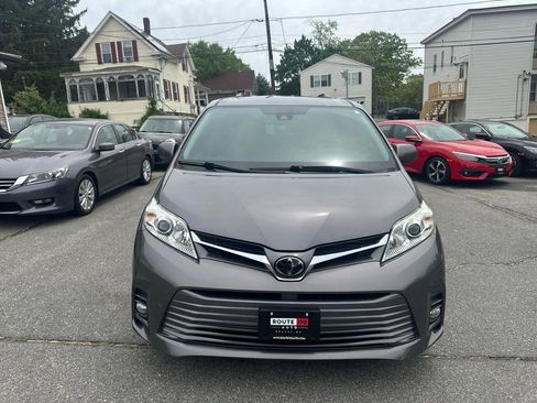 Used 2018 Toyota Sienna XLE w/ Protection Package AWD/4WD image 3