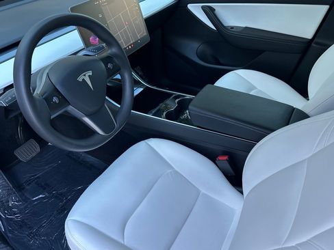 Used 2021 Tesla Model Y Long Range image 10