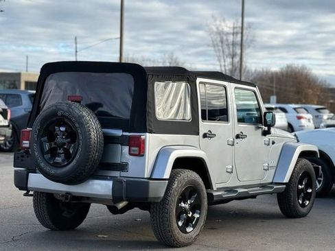 Used 2016 Jeep Wrangler Unlimited Sahara w/ Connectivity Group image 32