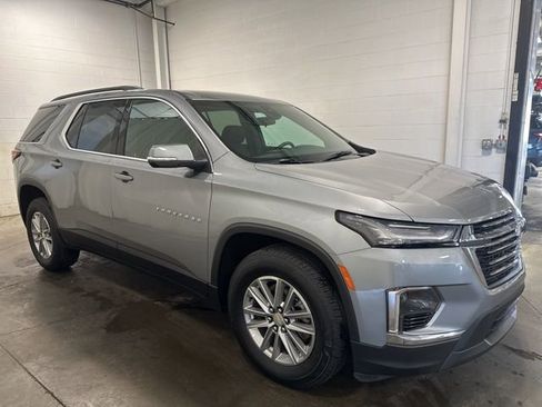 Used 2023 Chevrolet Traverse LT FWD image 3