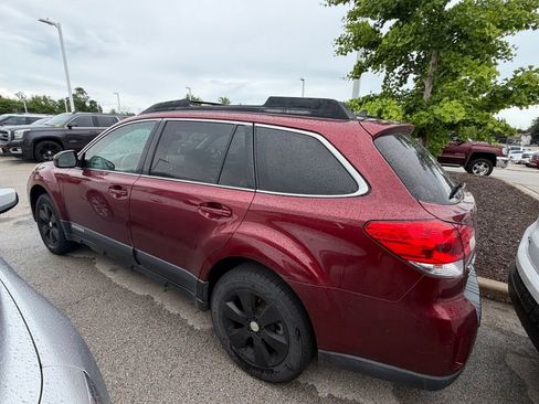 Used 2011 Subaru Outback 3.6R Limited w/ PWR Moonroof Pkg AWD/4WD image 3