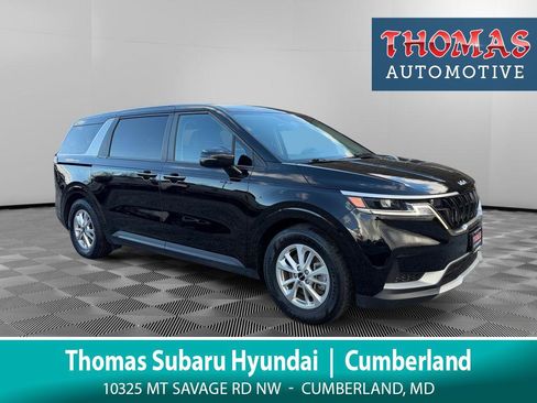 Used 2023 Kia Carnival LX image 1