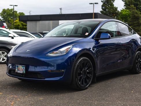 Used 2024 Tesla Model Y Long Range AWD/4WD image 6