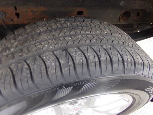 Used 2018 GMC Sierra 1500 SLT w/ SLT Premium Package image 17