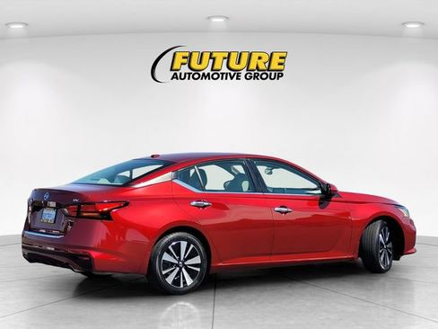 Certified 2021 Nissan Altima 2.5 SV w/ SV Premium Package FWD image 4