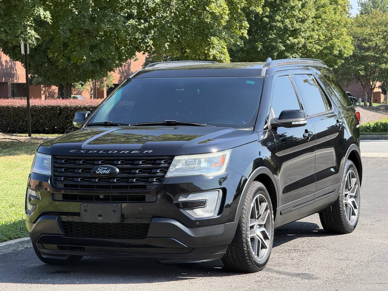 Used 2016 Ford Explorer Sport w/ Equipment Group 401A AWD/4WD image 2