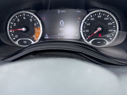 Used 2018 Jeep Renegade Latitude w/ UConnect 8.4 Nav Group image 14