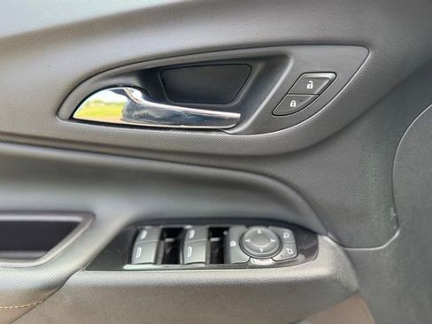 Used 2022 Chevrolet Equinox Premier FWD image 9