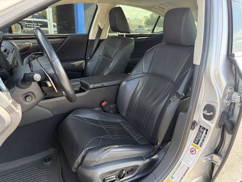 Used 2019 Lexus ES 300h w/ Accessory Package 2 FWD image 13