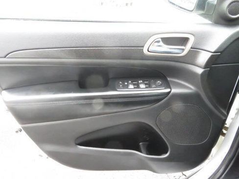 Used 2015 Jeep Grand Cherokee Laredo w/ Quick Order Package 23E AWD/4WD image 14