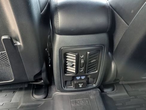 Used 2022 Jeep Grand Cherokee Limited w/ Tech Group RWD image 20