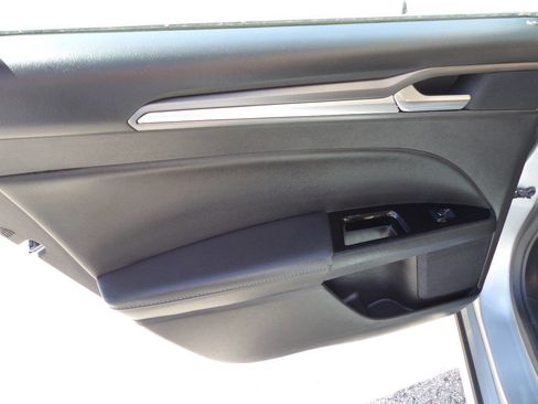Used 2016 Ford Fusion Titanium FWD image 18