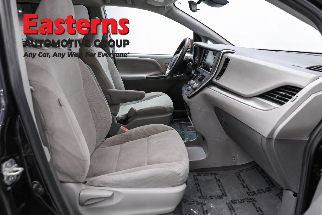 Used 2020 Toyota Sienna L FWD image 23