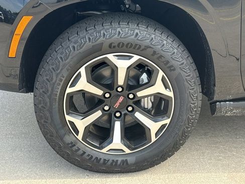 New 2026 GMC Yukon XL AT4 w/ AT4 Premium Plus Package AWD/4WD image 18