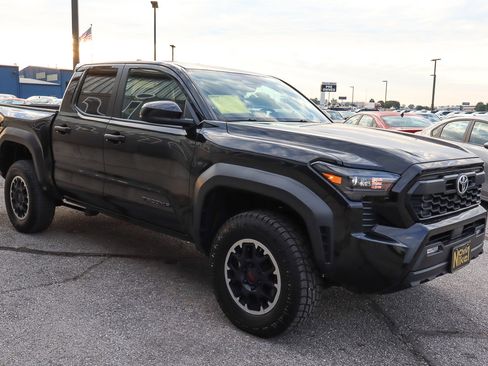 Used 2024 Toyota Tacoma TRD Off-Road image 3