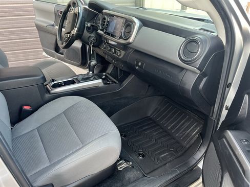 Used 2022 Toyota Tacoma SR5 AWD/4WD image 12