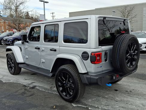 Used 2024 Jeep Wrangler Sahara w/ Safety Group image 4