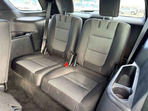 Used 2017 Ford Explorer XLT image 15