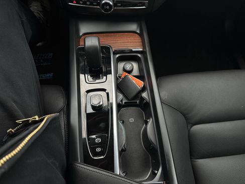 Used 2024 Volvo XC60 T8 Plus w/ Climate Package image 36