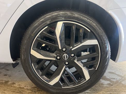 New 2025 Nissan Versa SR image 19