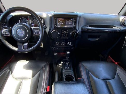 Used 2017 Jeep Wrangler Unlimited Rubicon AWD/4WD image 15