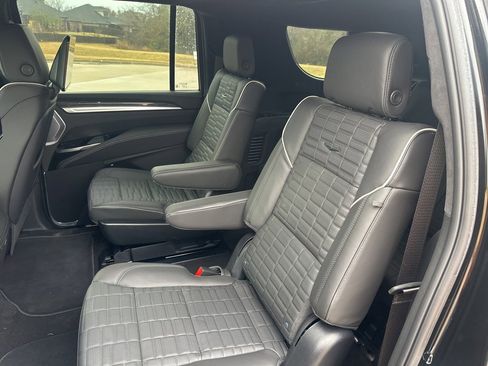 Used 2025 Cadillac Escalade ESV V w/ LPO, ONYX Package image 40